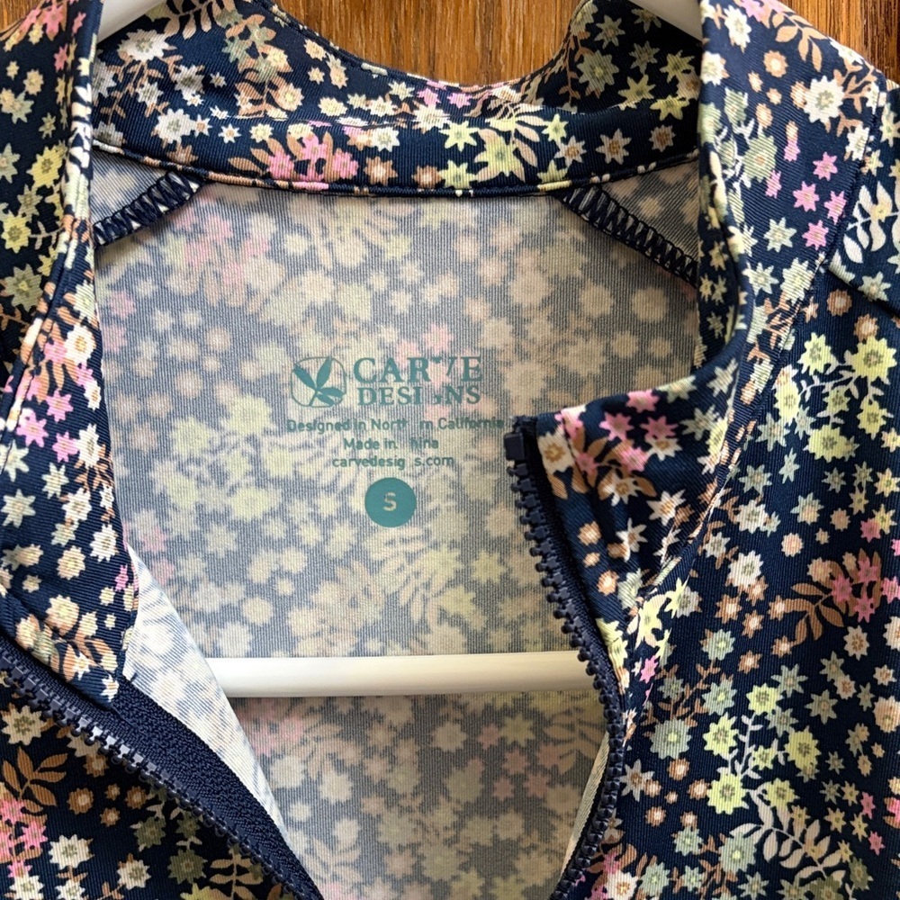 Carve Designs Floral Quarter Zip Swim Shirt Small Floral Beachy Athletic - Picture 2 of 8